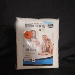 Topia White Mattress Protector - Waterproof and Breathable